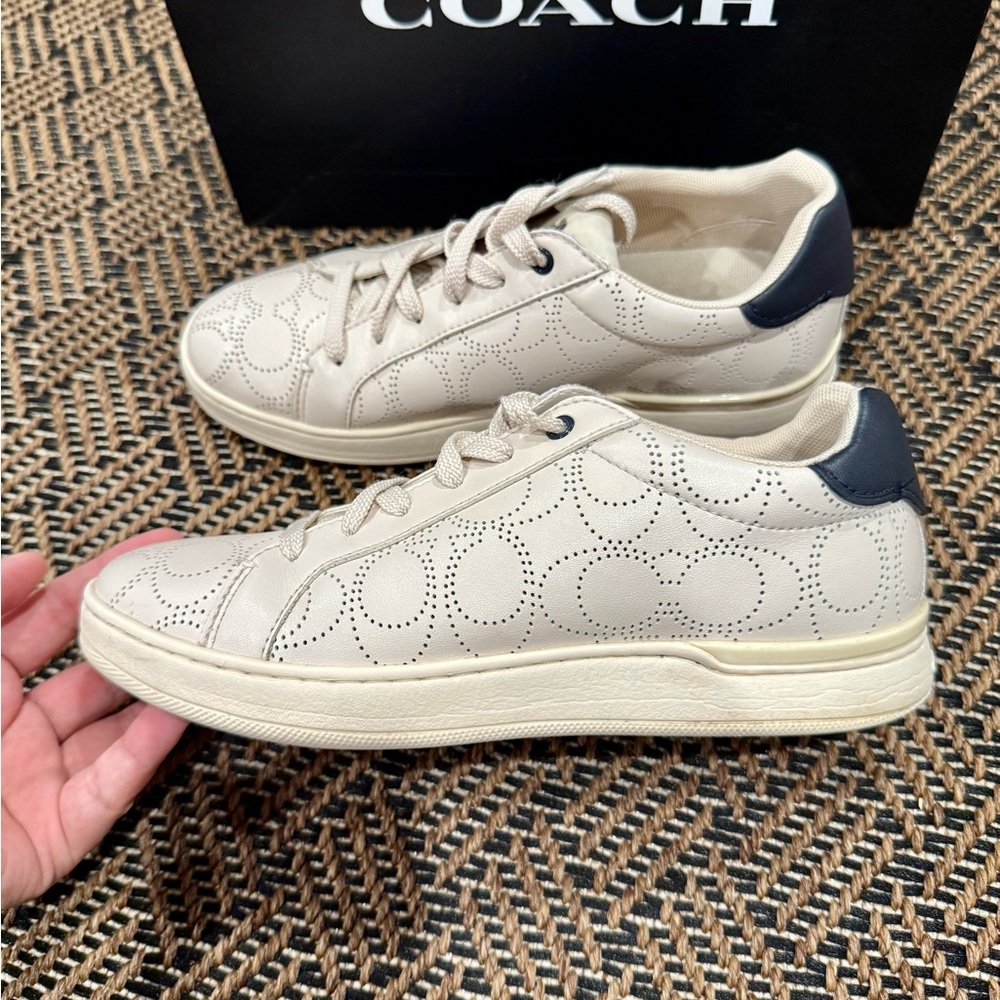 Coach women’s leather shoes - Picture 4 of 8